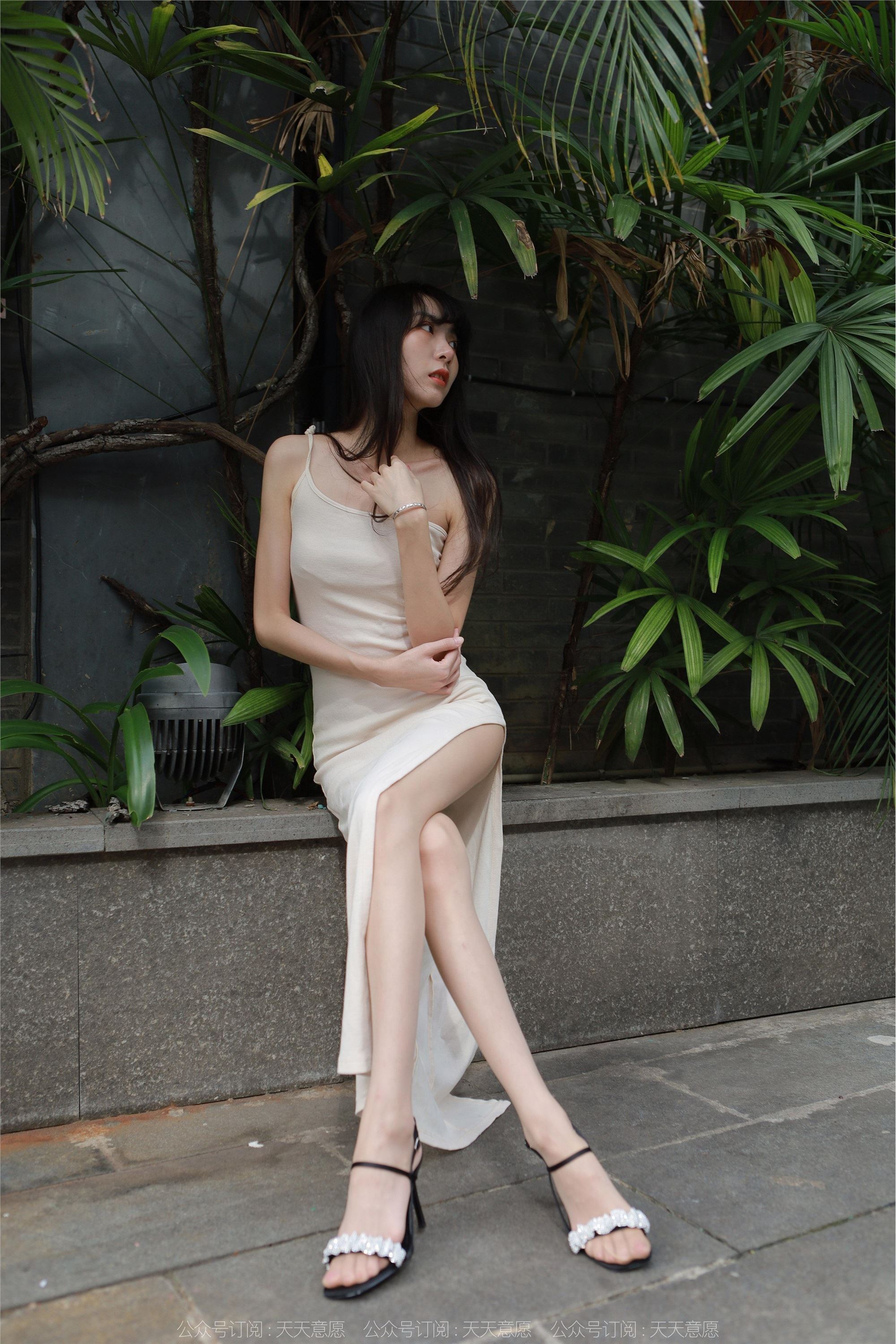 IESS异思趣向  2022.11.08 丝享家 1262 团团《高叉长腿》